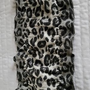 Johnston & Murphy Women's Leopard Print  Ruffle Scarf